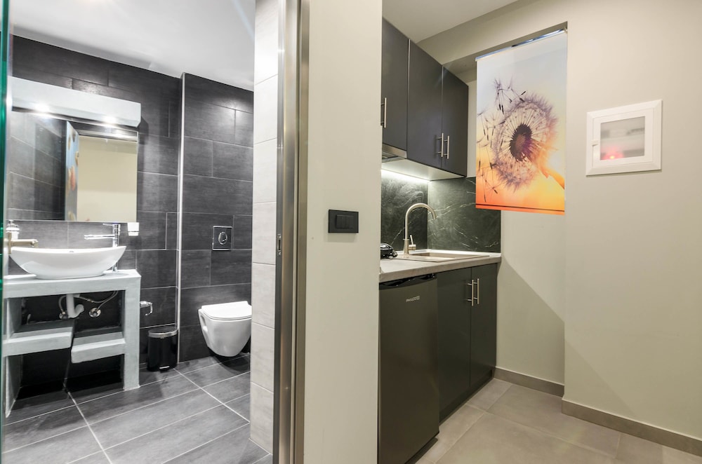 Artemis Room 32/33