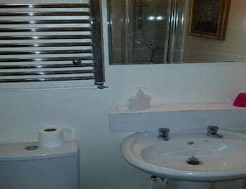City Lodge Guest House 49/51