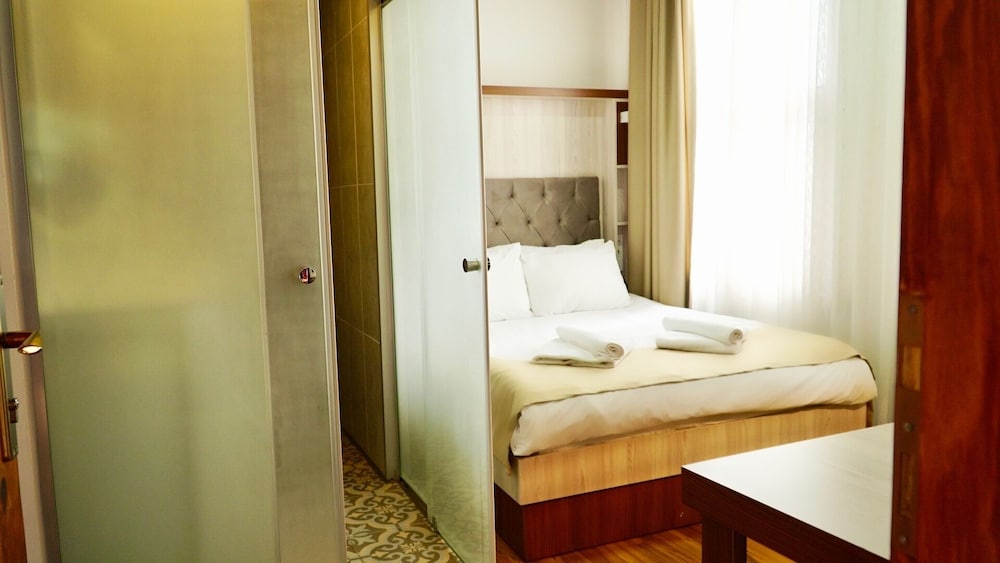 Qonaq Hotel 14/40