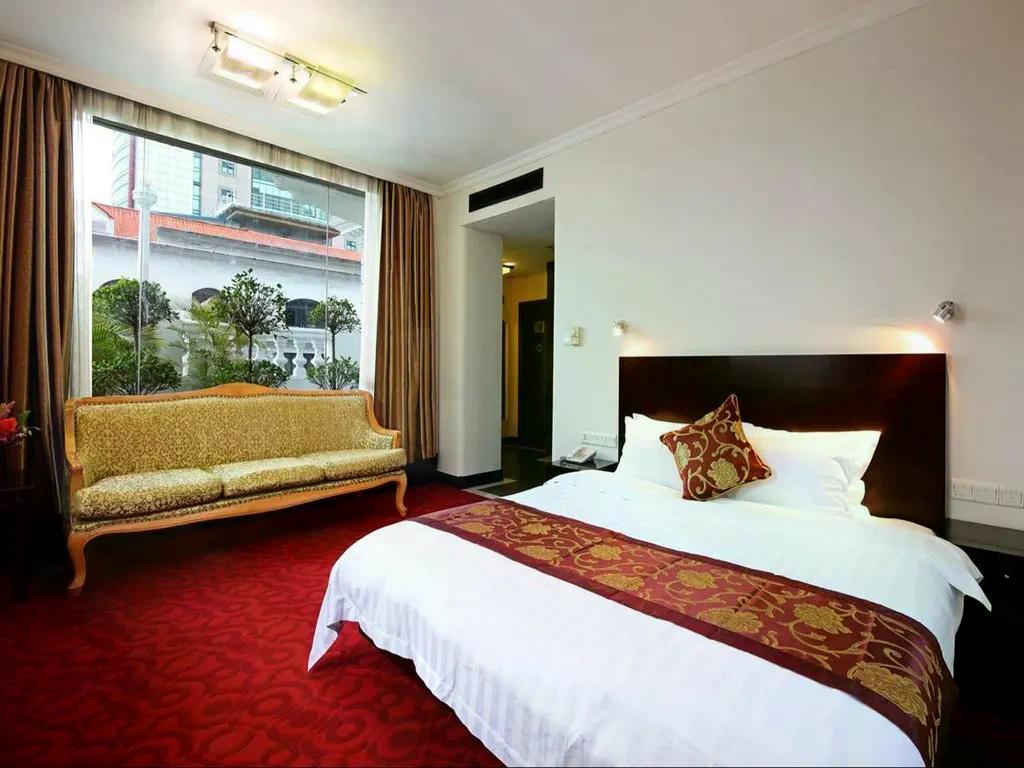 DELUXE, DOUBLE BED