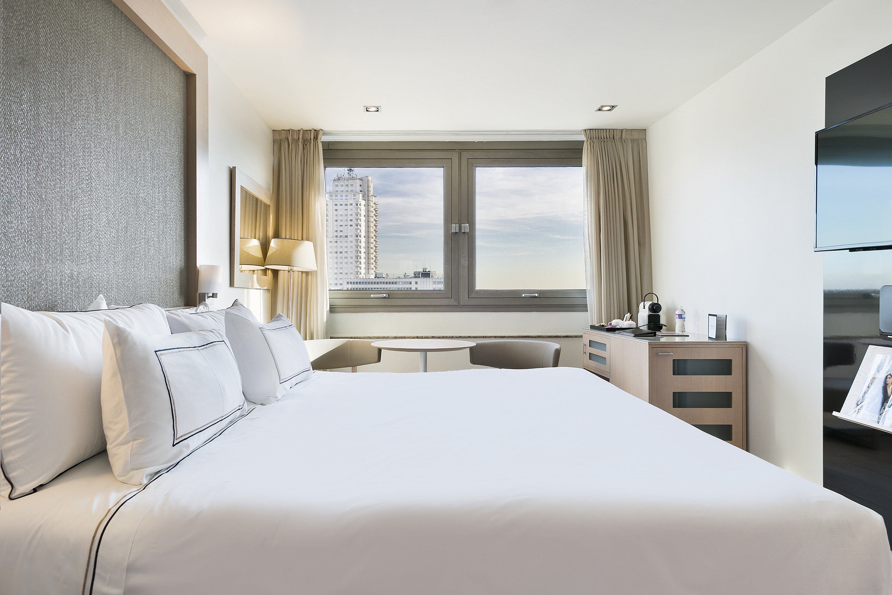 The Level, Single, City View