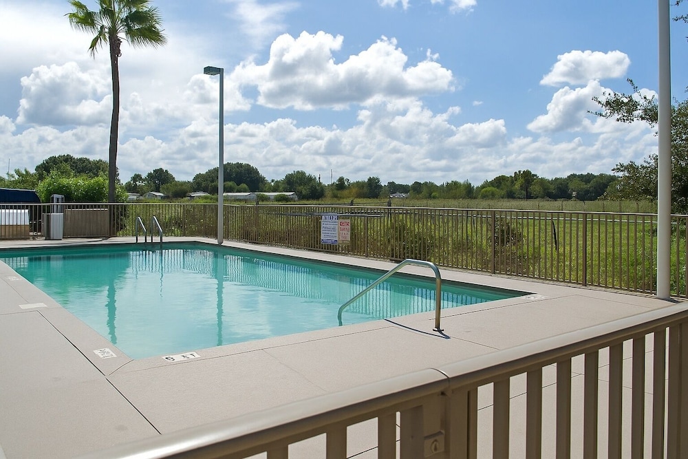 Serena Inn 16/24