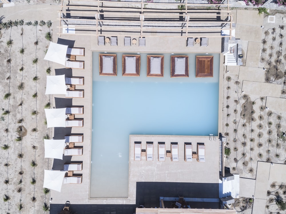 Ammothines Cycladic Suites 2/59