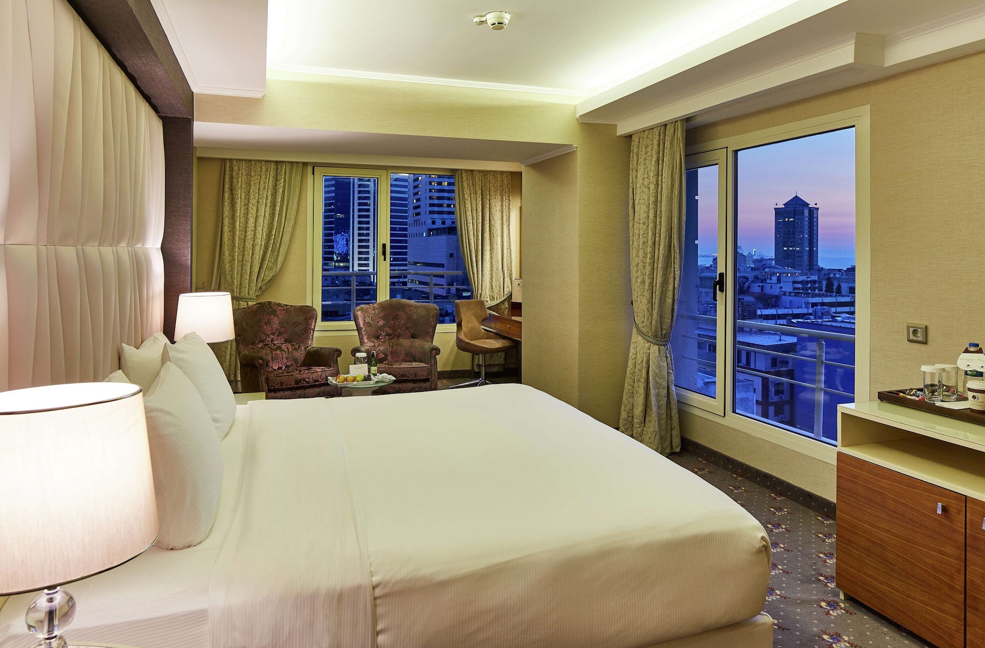 DELUXE, KING BED, SEA VIEW