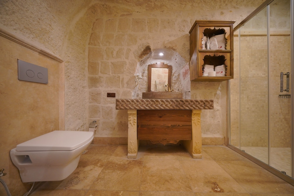 جناح شهر العسل بسرير كوين، FAIRYLAND CAVE HOTEL 6/8