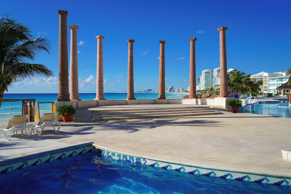 Krystal Cancun 28/50
