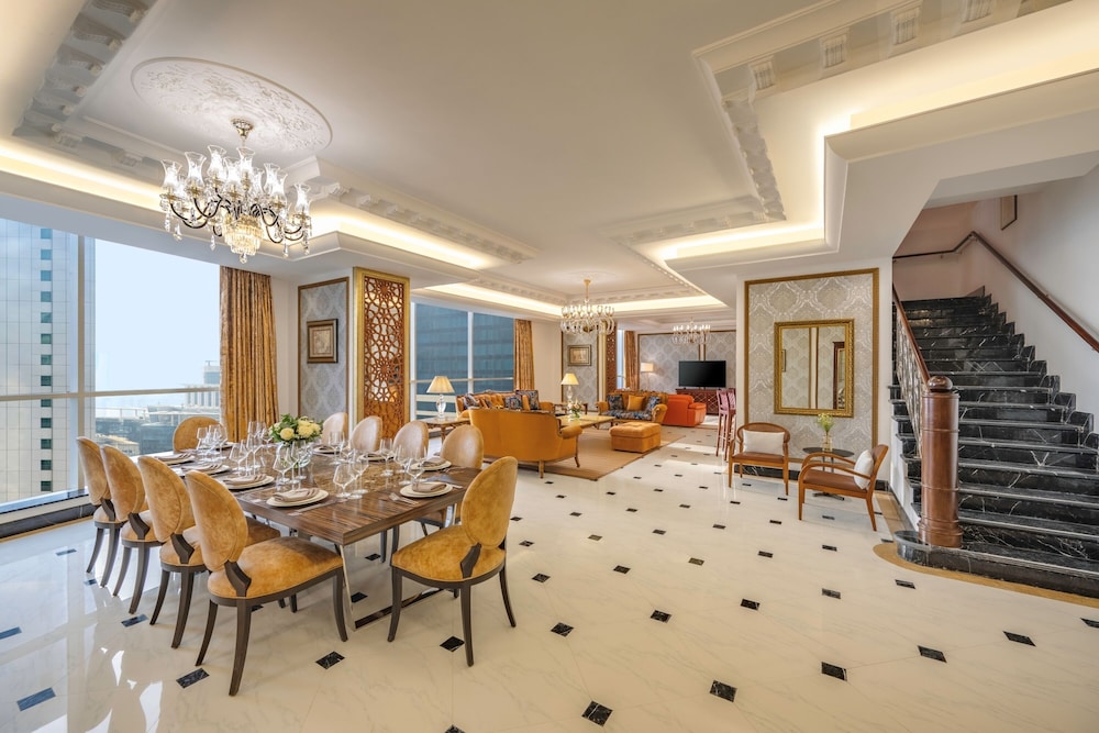 Dusit Hotel And Suites 48/64