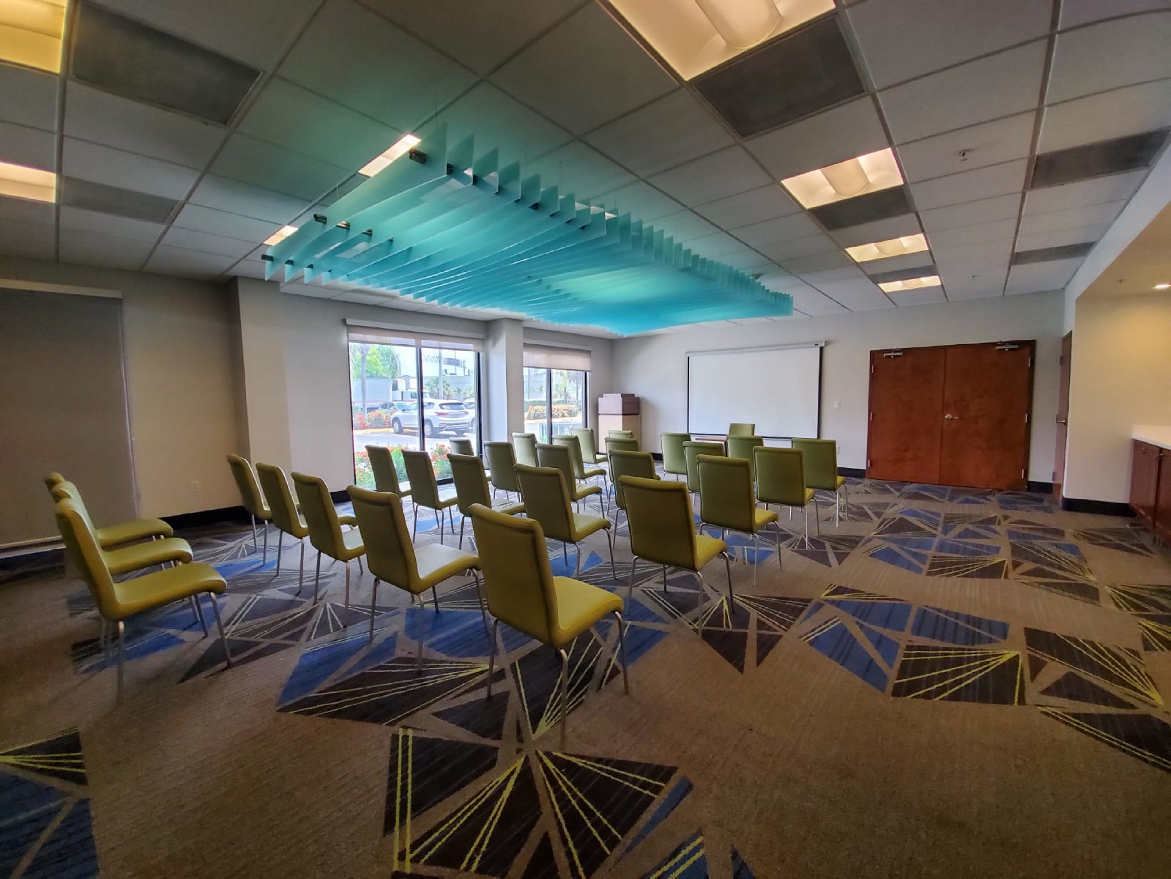 Holiday Inn Express Hotel And Suites Miami Hialeah Miami Lakes 46/51