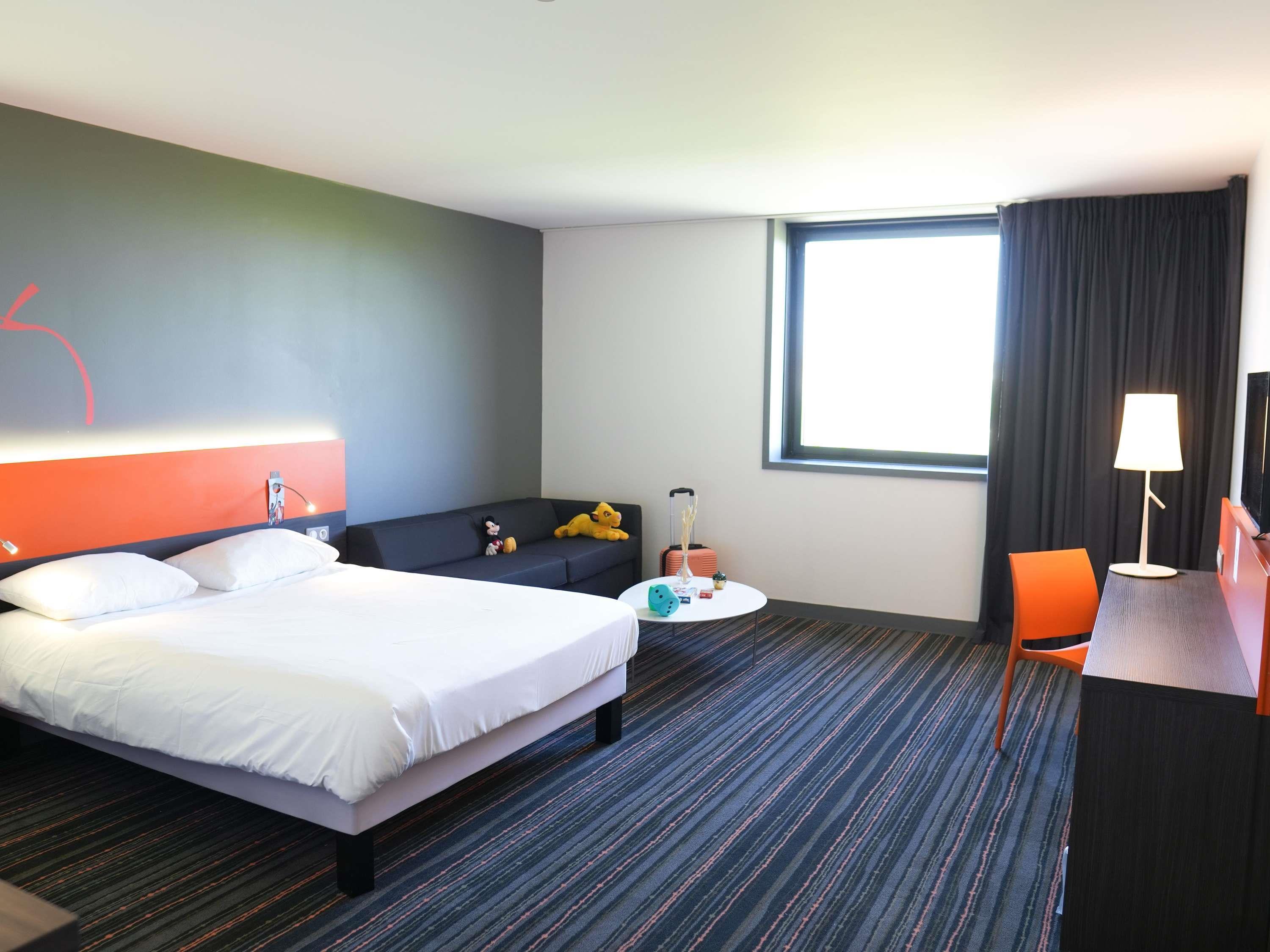 CONNECTING, FAMILY SUITE, STANDARD