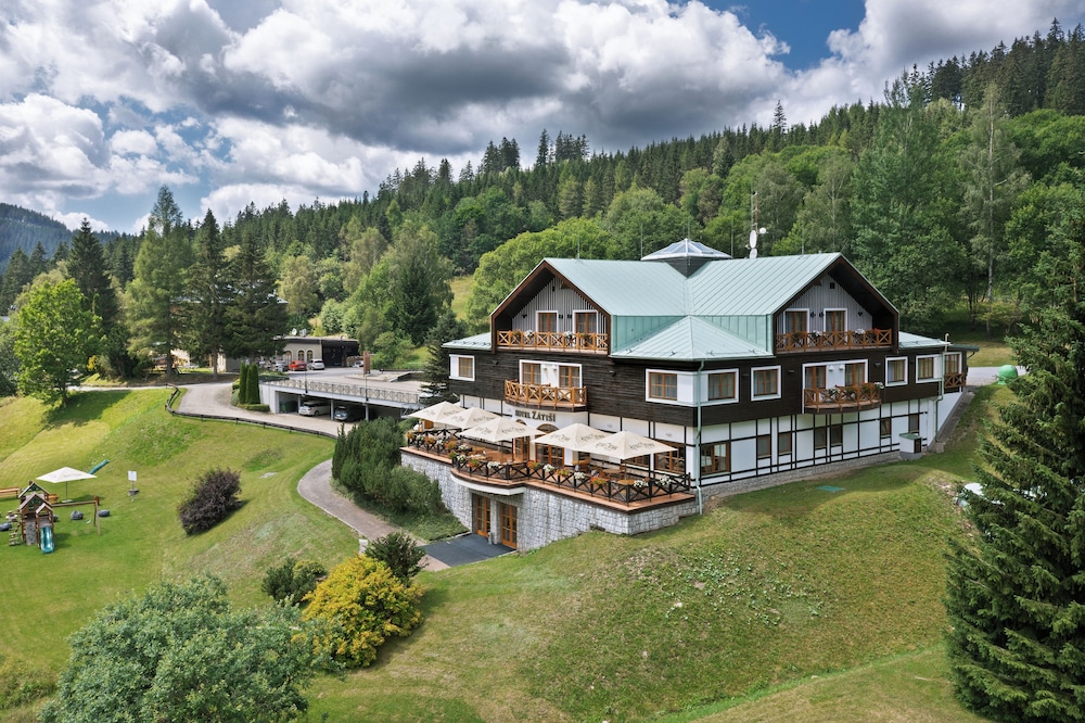 Hotel Zatisi 47/50