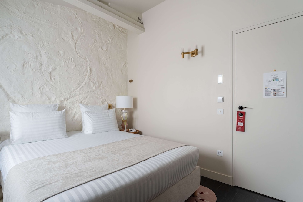 ROOM, SINGLE