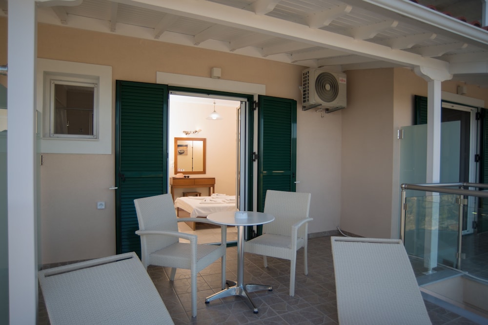 Oasis Hotel 40/50