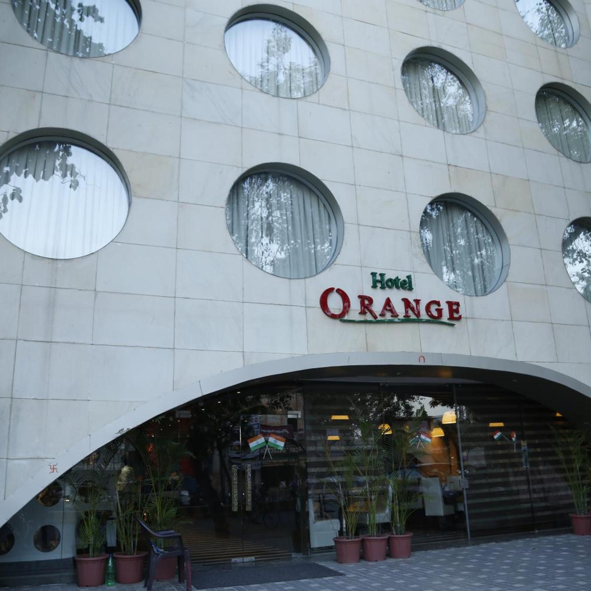 HOTEL ORANGE 2/27