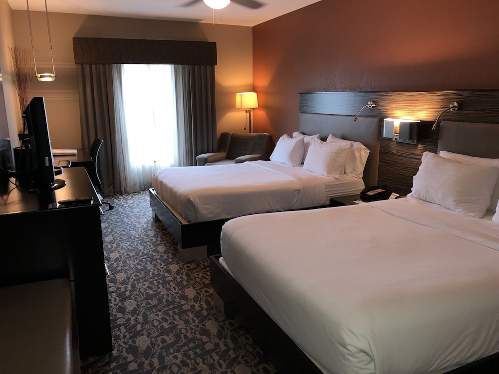 Holiday Inn Express Amp Suites North Dallas At Preston 16/48