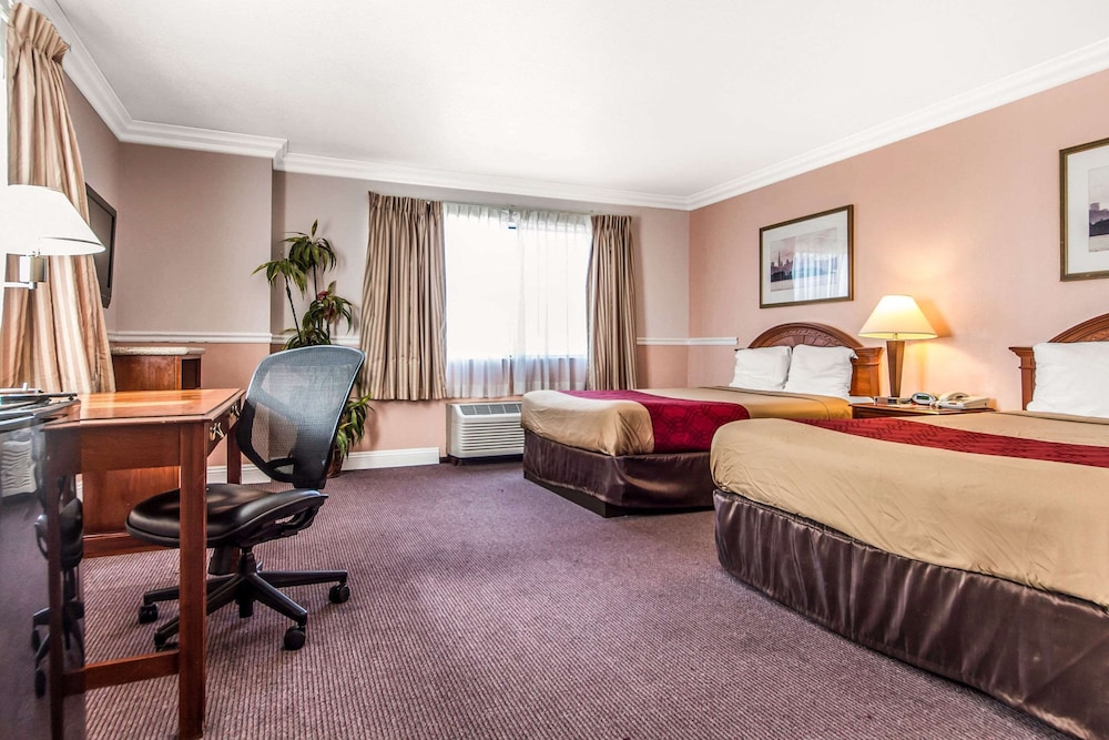 Econo Lodge Castro Valley 47/56