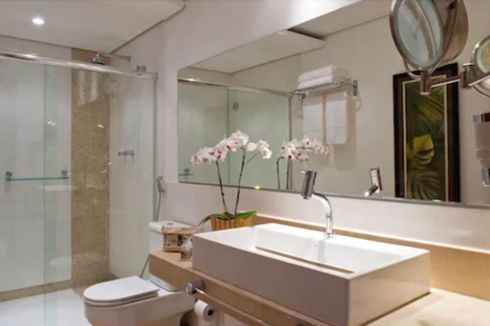 Abayomi Hotel 45/48