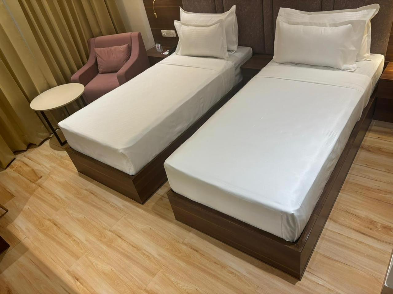 Clarks Inn Suites Agra 26/52
