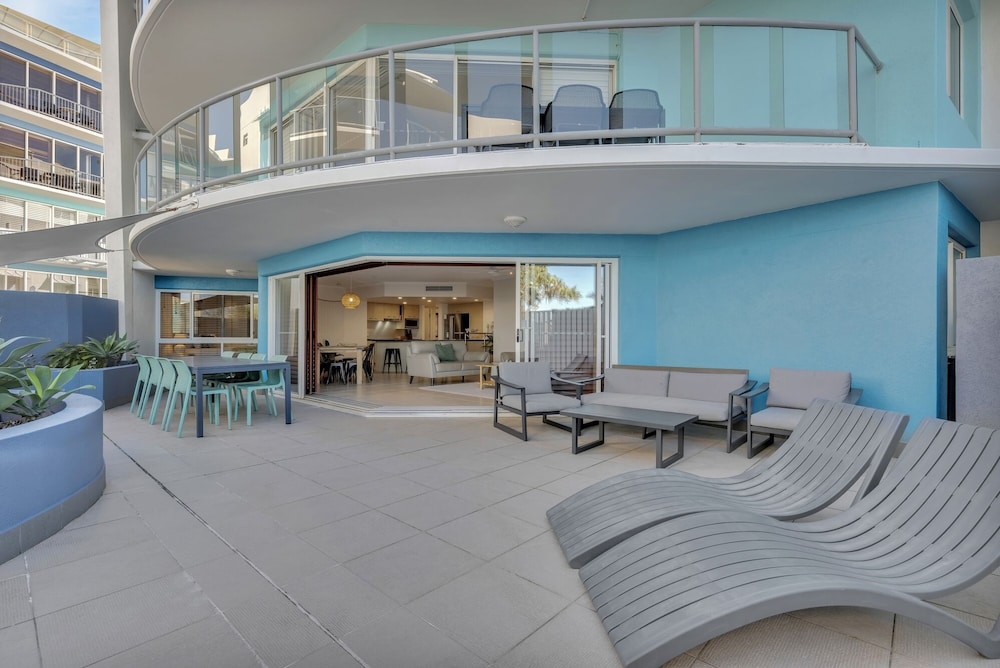 Rolling Surf Resort in CALOUNDRA