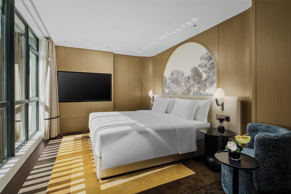 1 Bedroom, Suite, King Bed, Dining Area