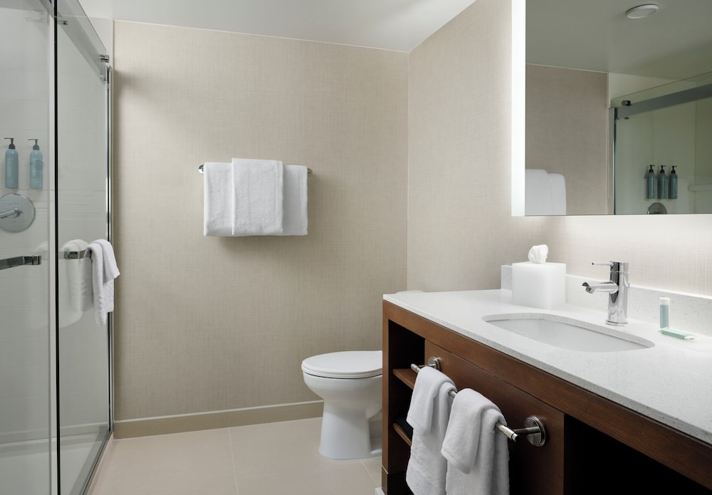 غرفة بسرير كينج بغرفة نوم واحدة، Residence Inn by Marriott Ventura Beach 3/7