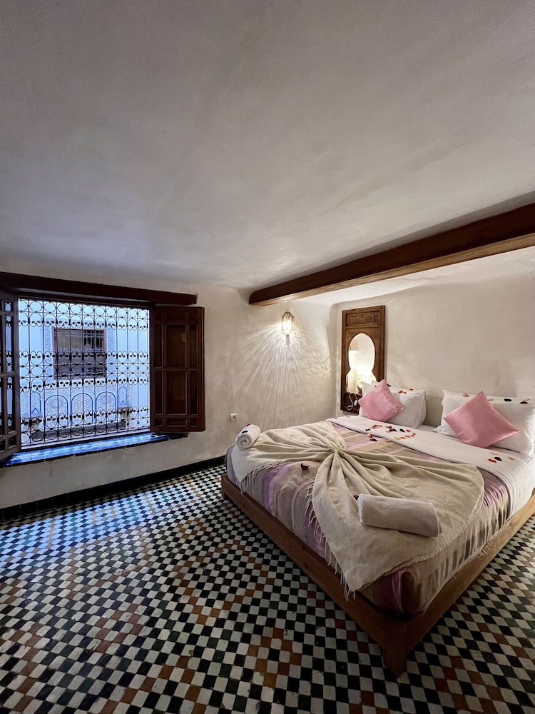 ROMANTIC, SUITE