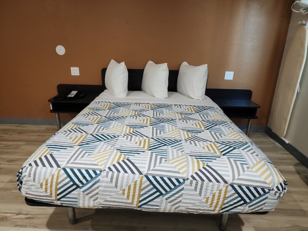 Studio6 Suites Cameron Park, CA - Folsom 20/40