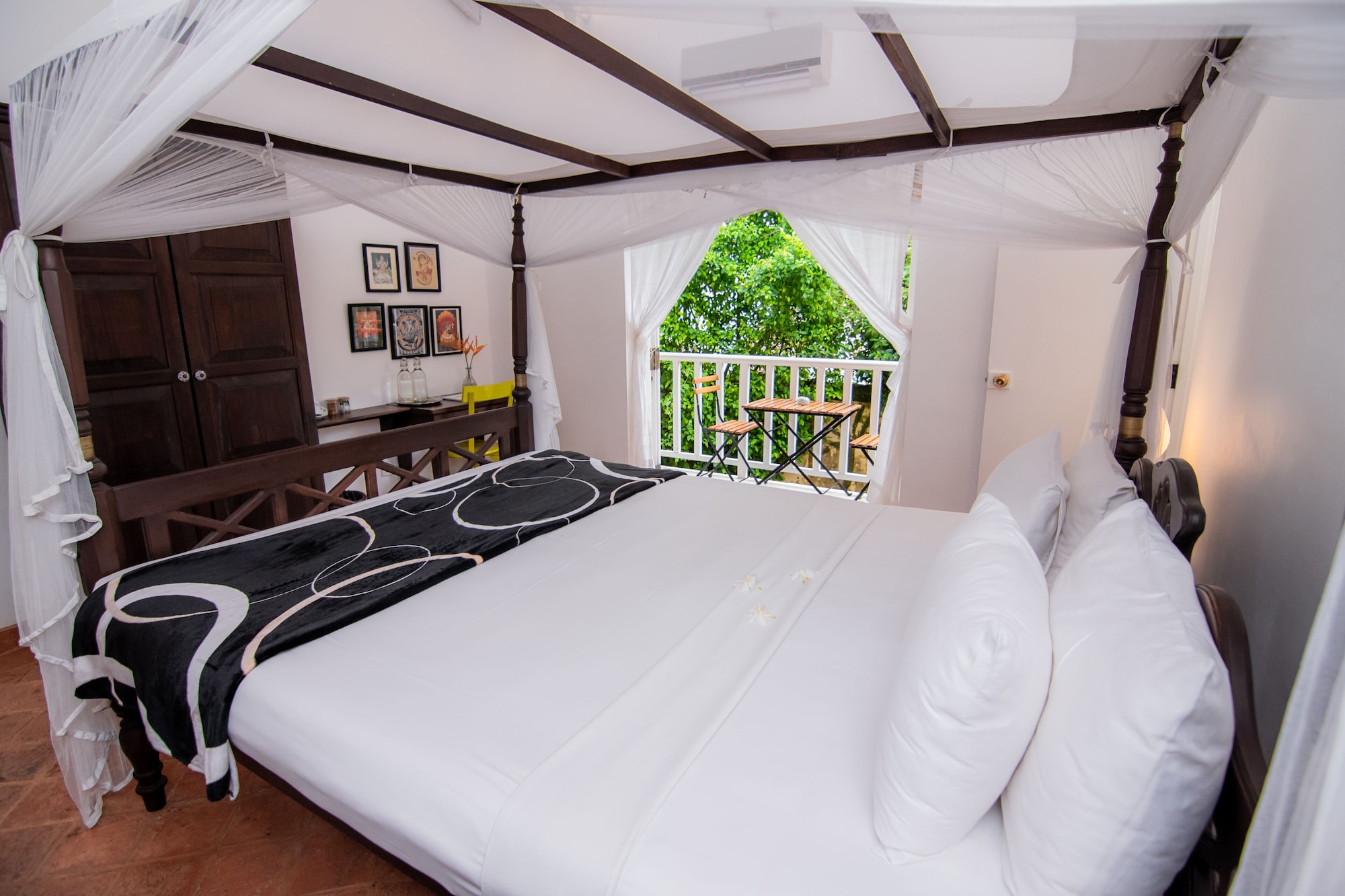 COURTYARD, SUPERIOR, DOUBLE BED