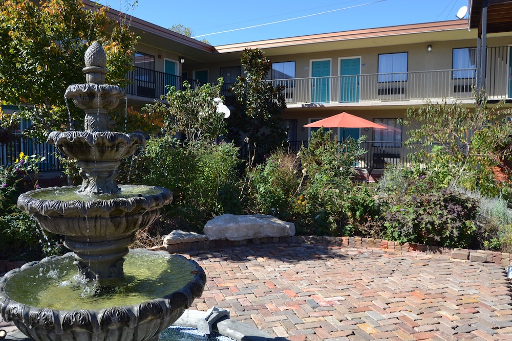 Cascades Inn 65/70