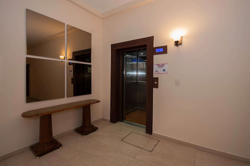 Hotel Senorial 6/50