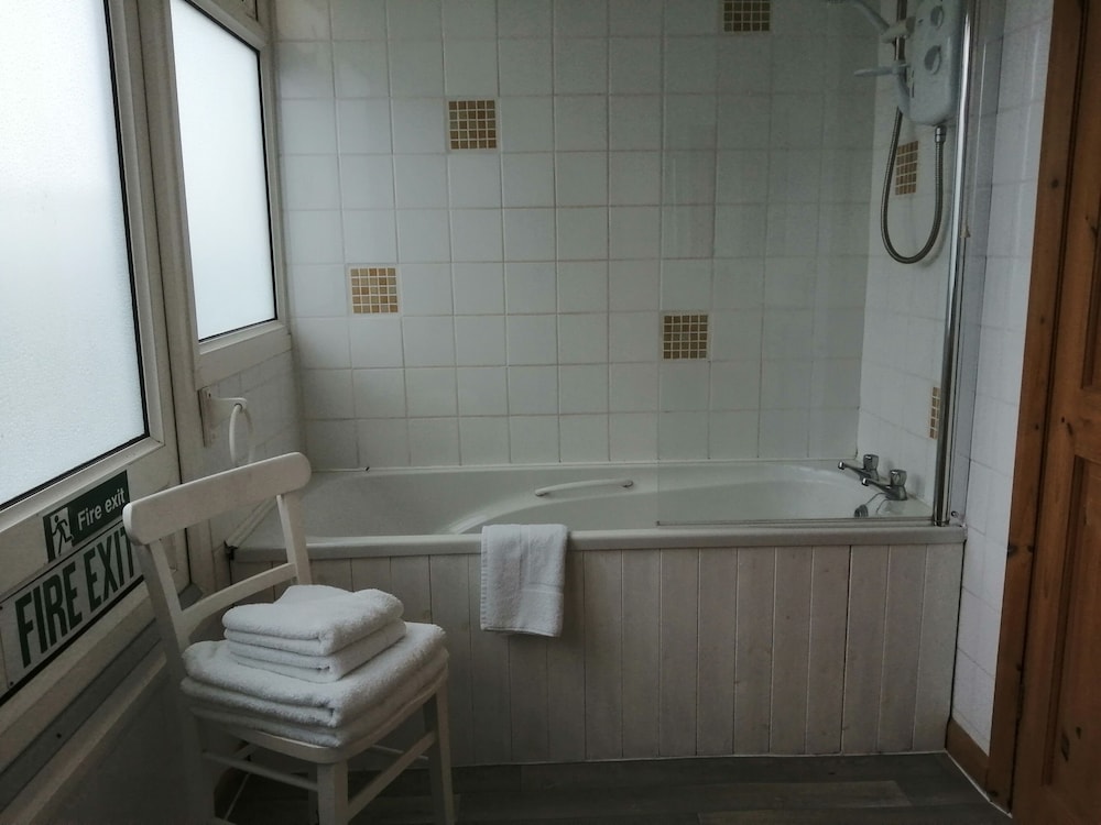 Harbourlight Guest House 35/41