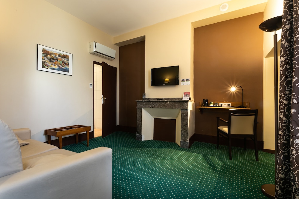 Hotel Heliot 23/66