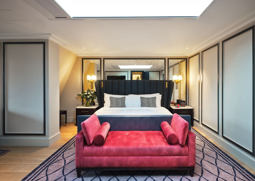 Skylight, Suite, King Bed