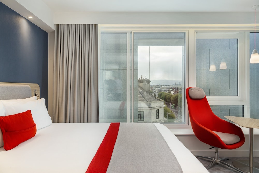 STANDARD, DOUBLE BED, CITY VIEW
