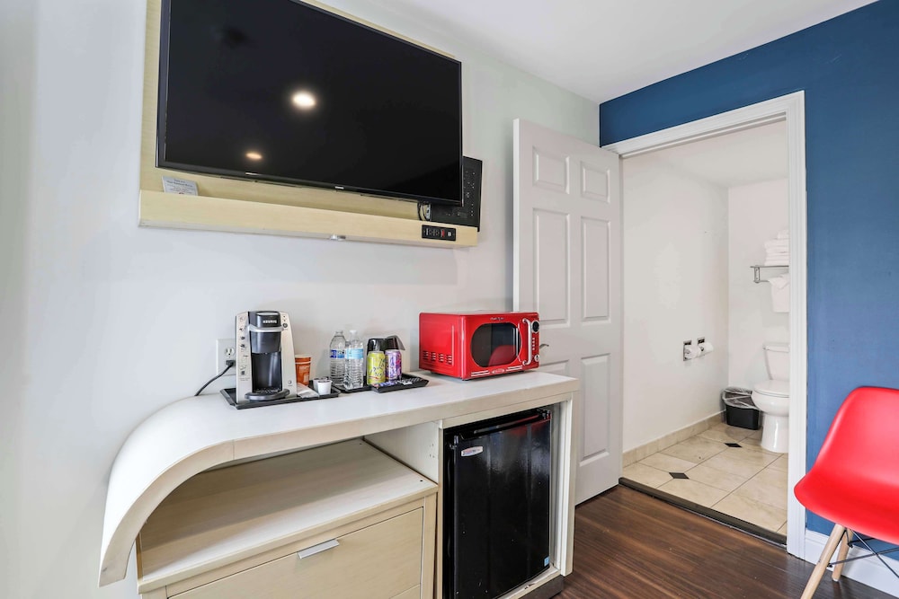 Signature Inn Berkeley 50/50