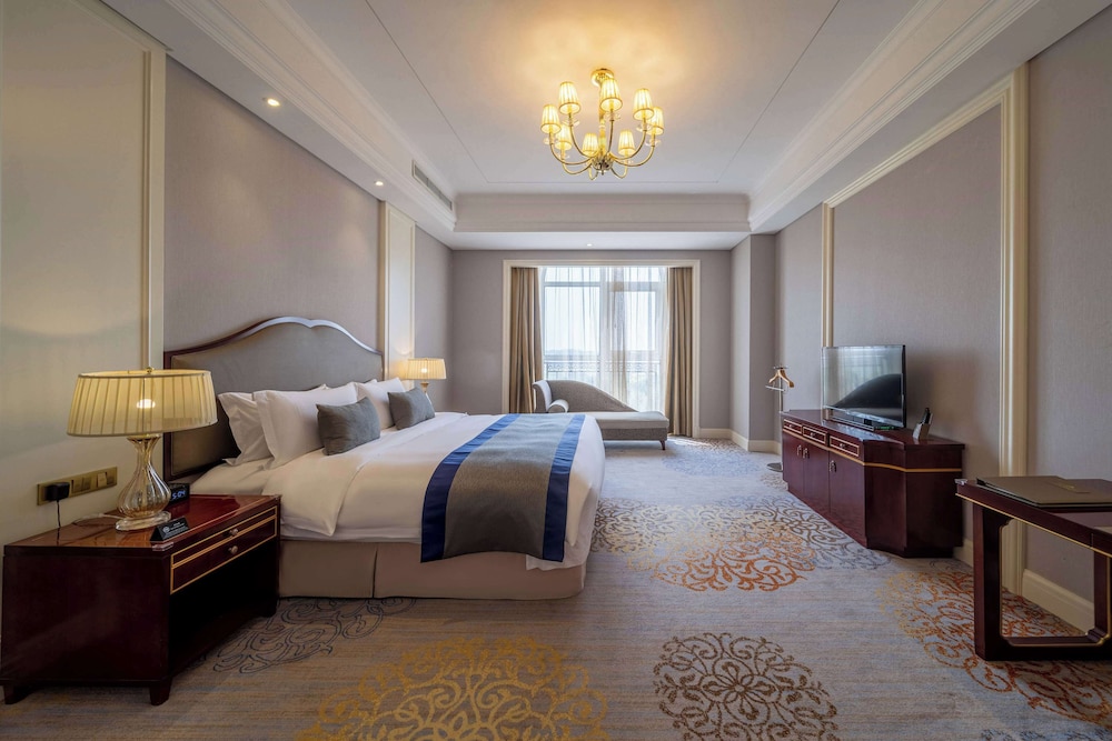 BUSINESS, DELUXE, KING BED