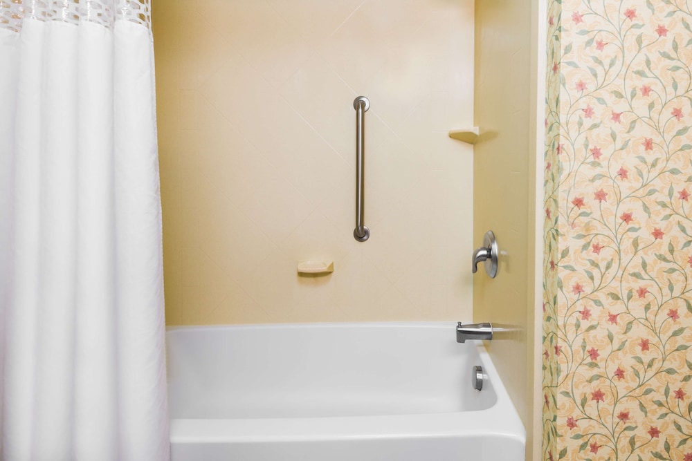 Hampton Inn Suites Columbus Polaris 13/35