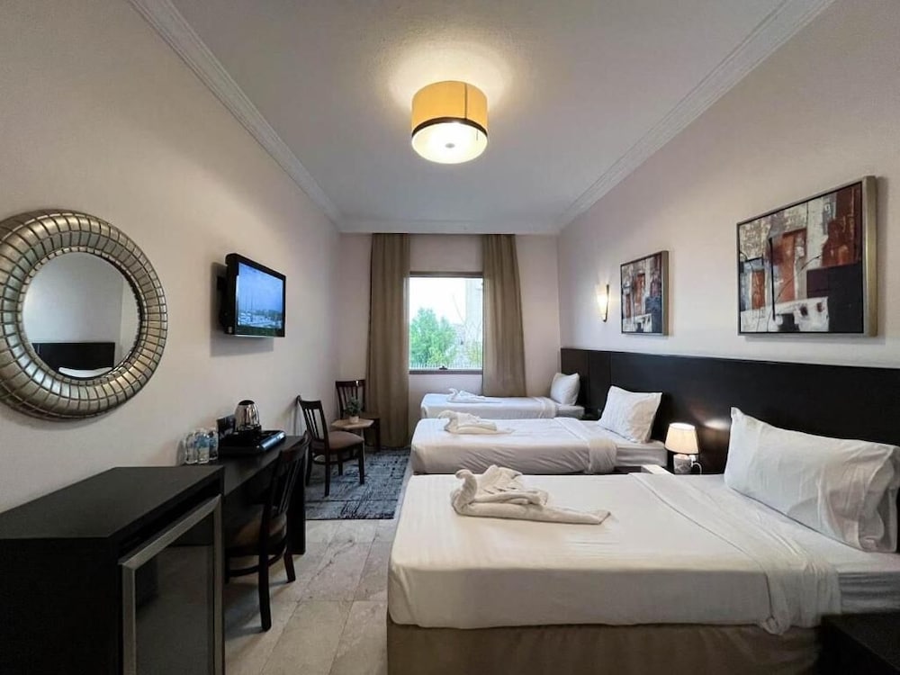 Hussein Hassan Ali Bayari Hotel 31/61