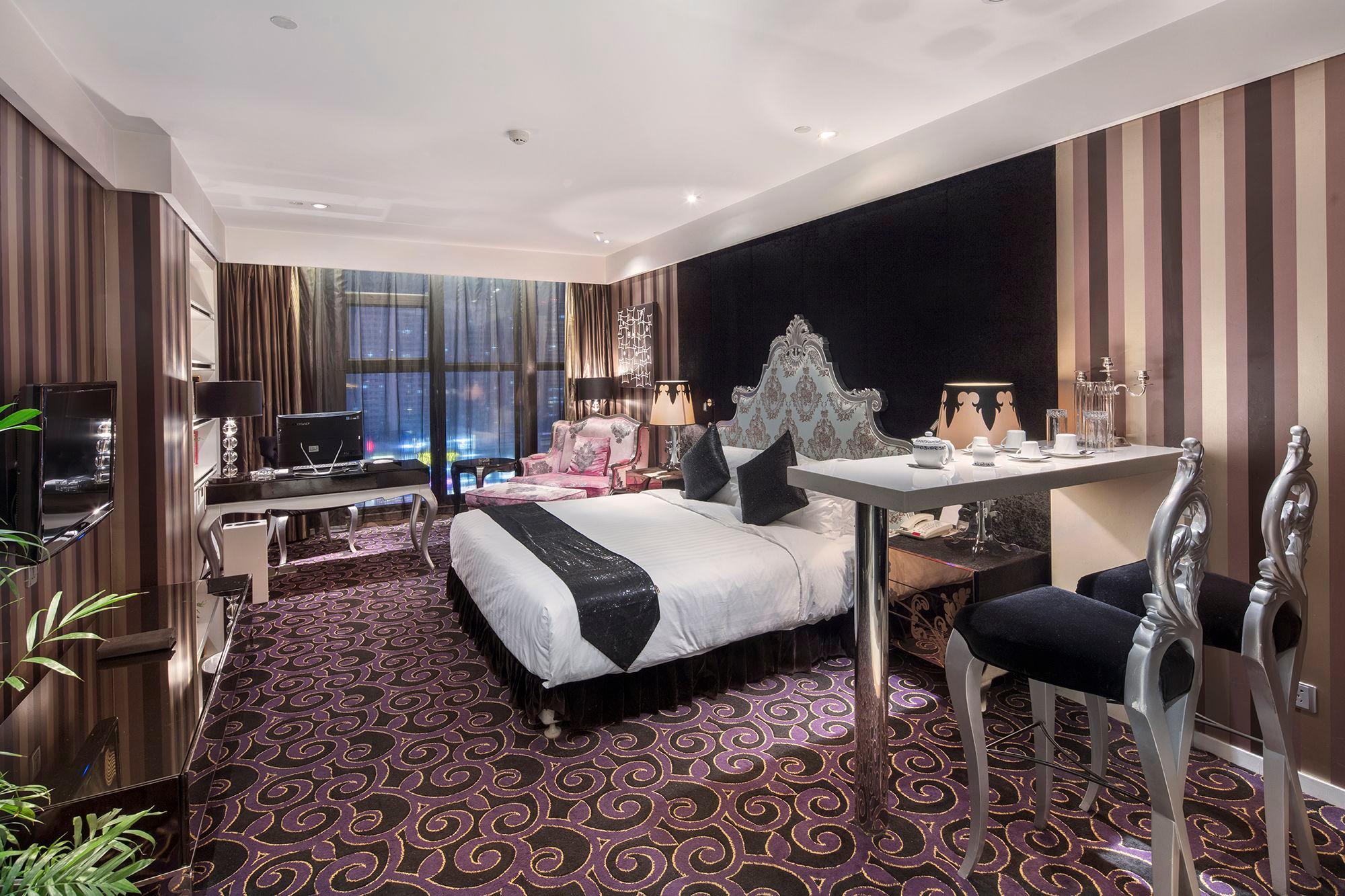 Deluxe, Double Bed