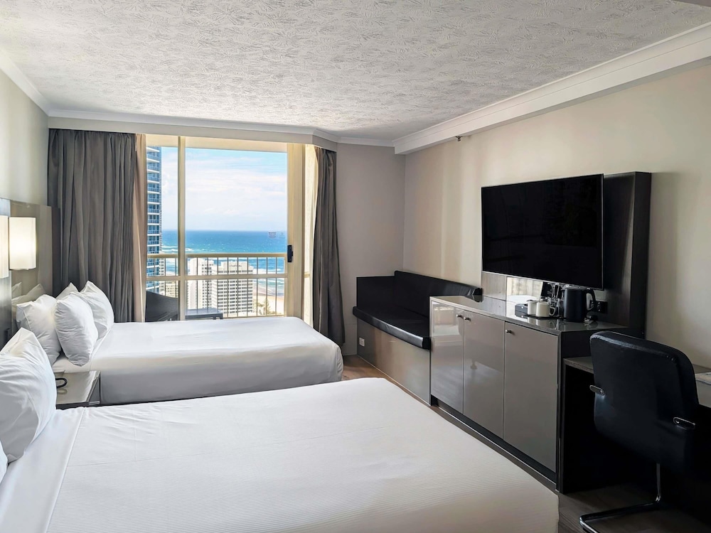 NOVOTEL SURFERS PARADISE 18/64