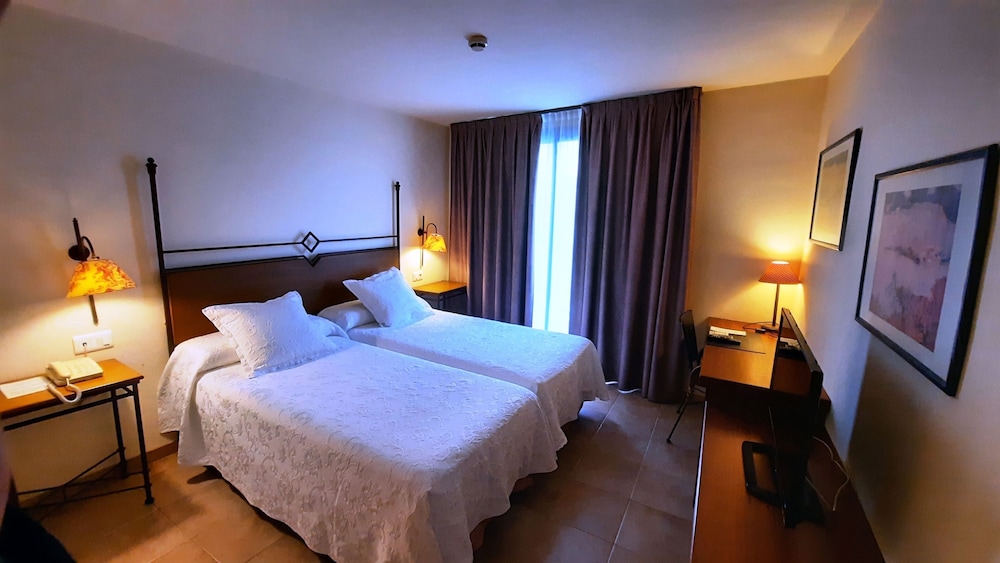 Hotel Sant Jordi 15/50