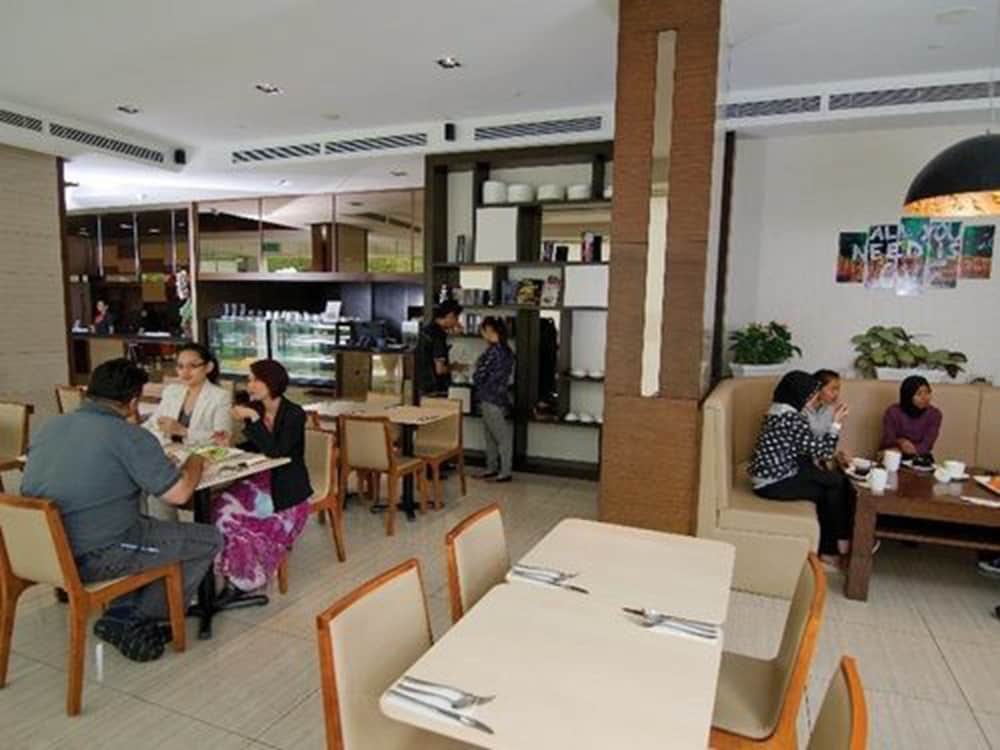 C Haya Hotel 32/44