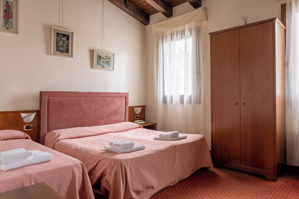 Hotel Villa Sara 15/60