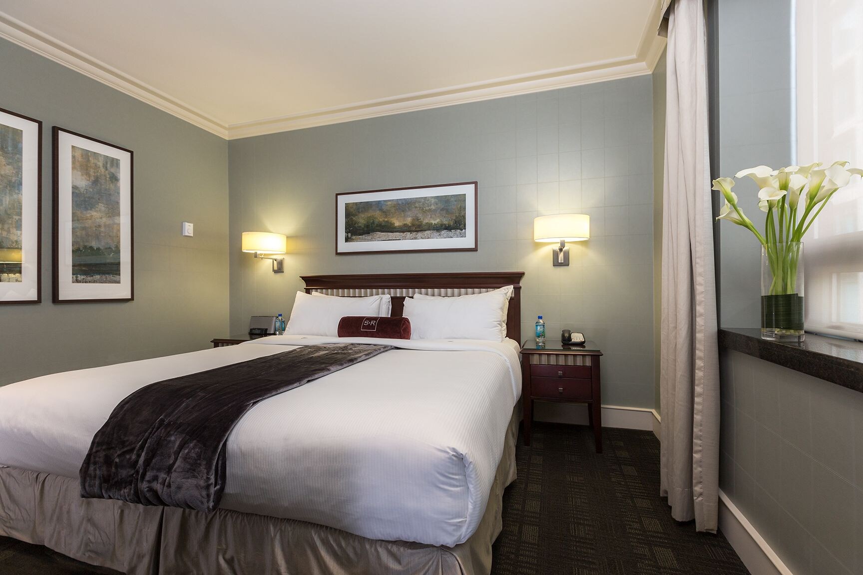 JUNIOR SUITE, QUEEN BED, SOFA