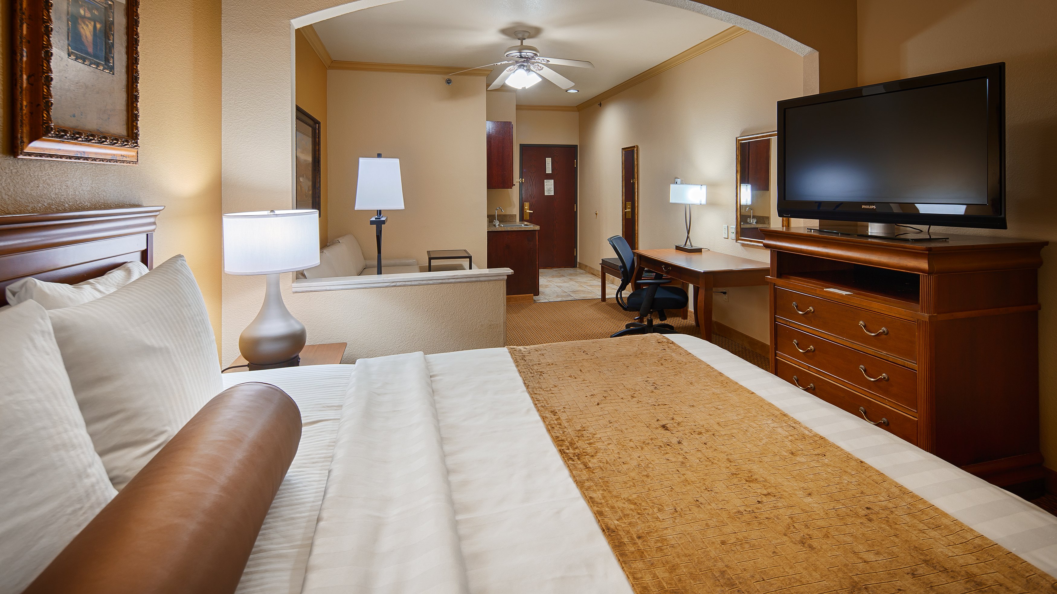 Best Western Plus Crown Colony Inn and Suites 33/59