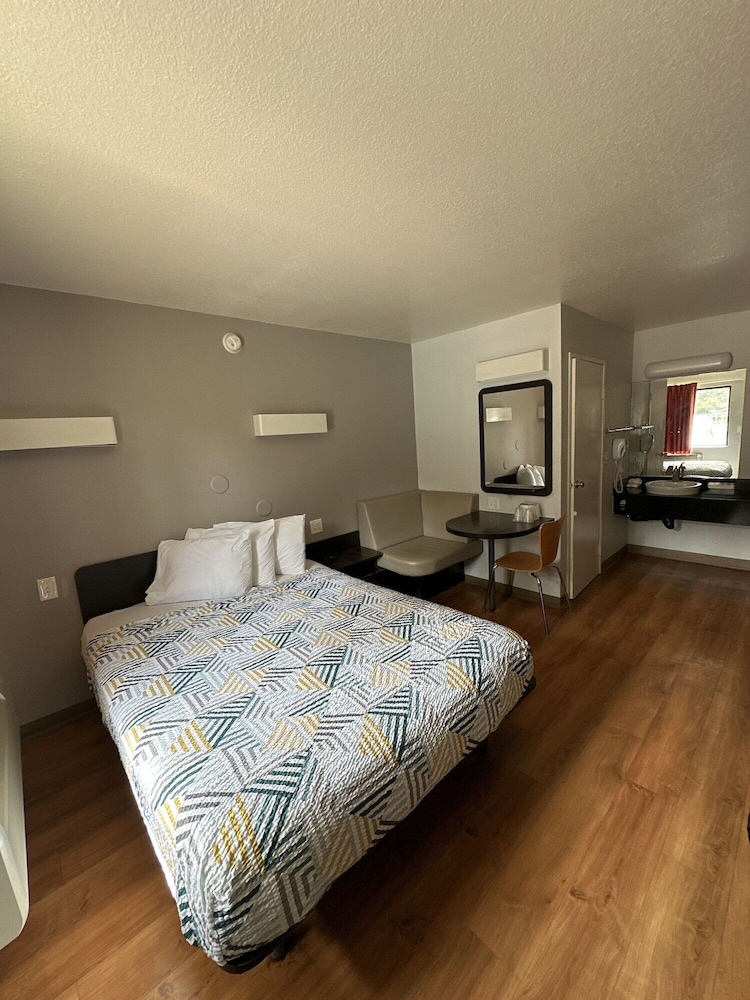 Motel6 San Diego Hotel Circle Mission Valley 37/61