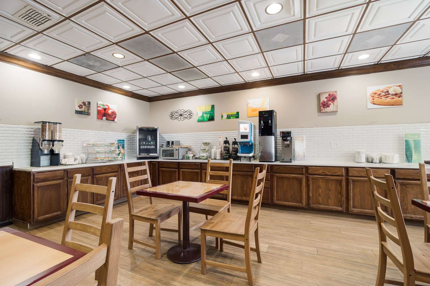 Quality Inn and Suites Conference Center Statesboro Historic District 25/33