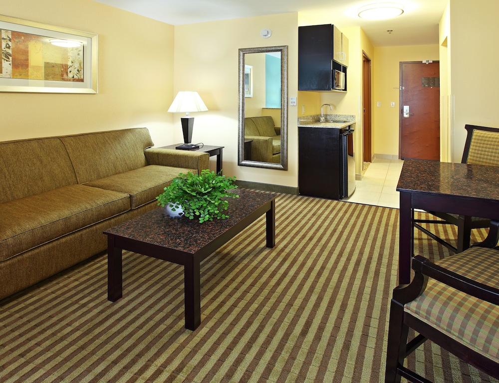 Holiday Inn Express Hotel And Suites Carthage 46/79