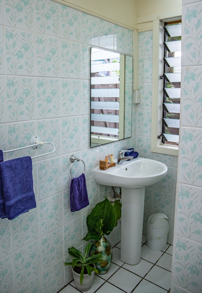 Coral Sands Apartments 44/46