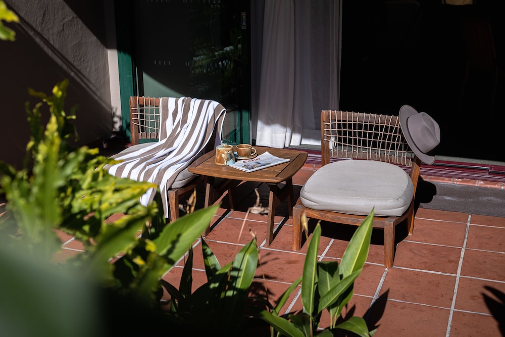 BEACH HOTEL RESORT 52/59