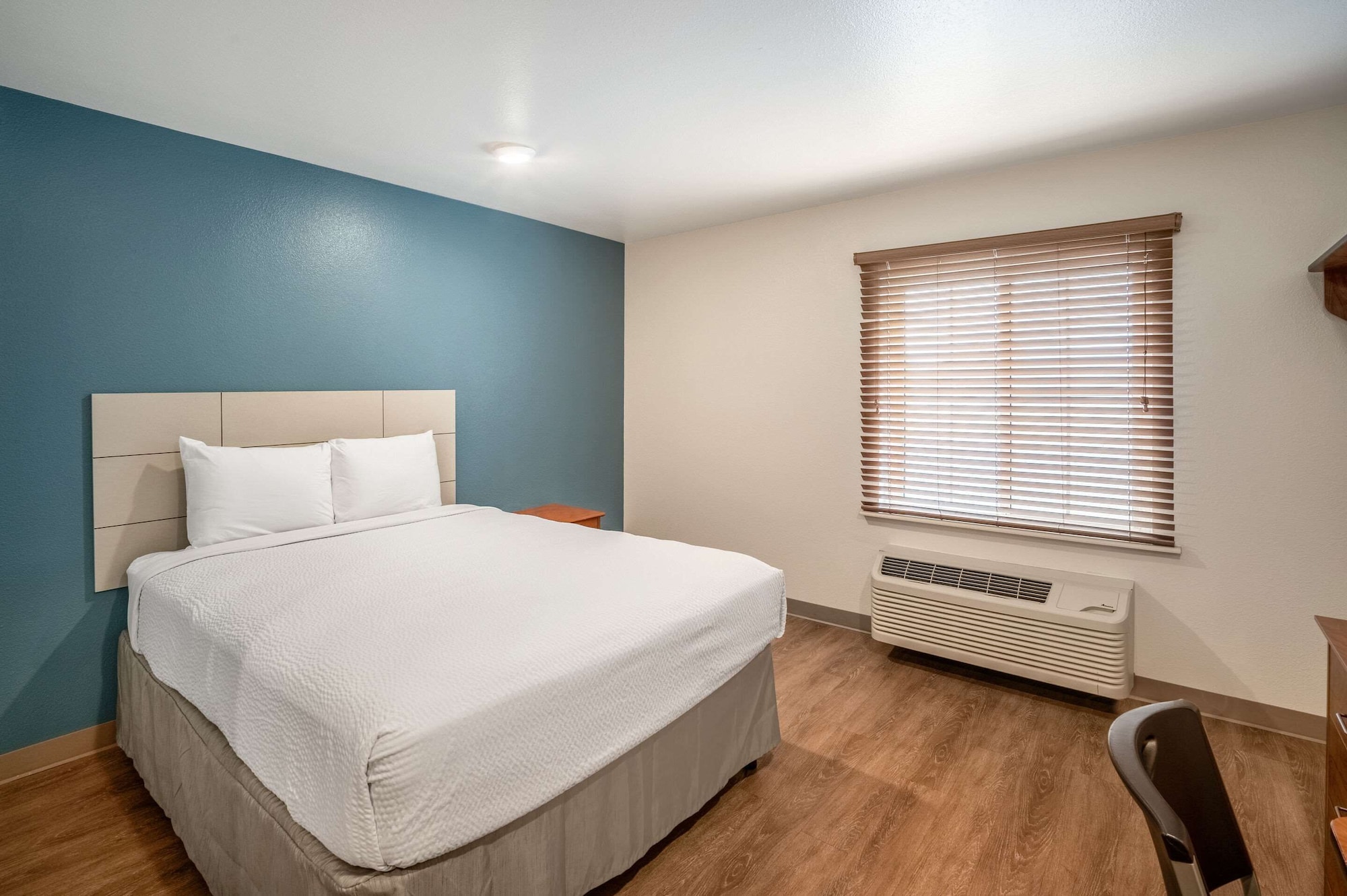 SUITE, QUEEN BED, ACCESSIBLE